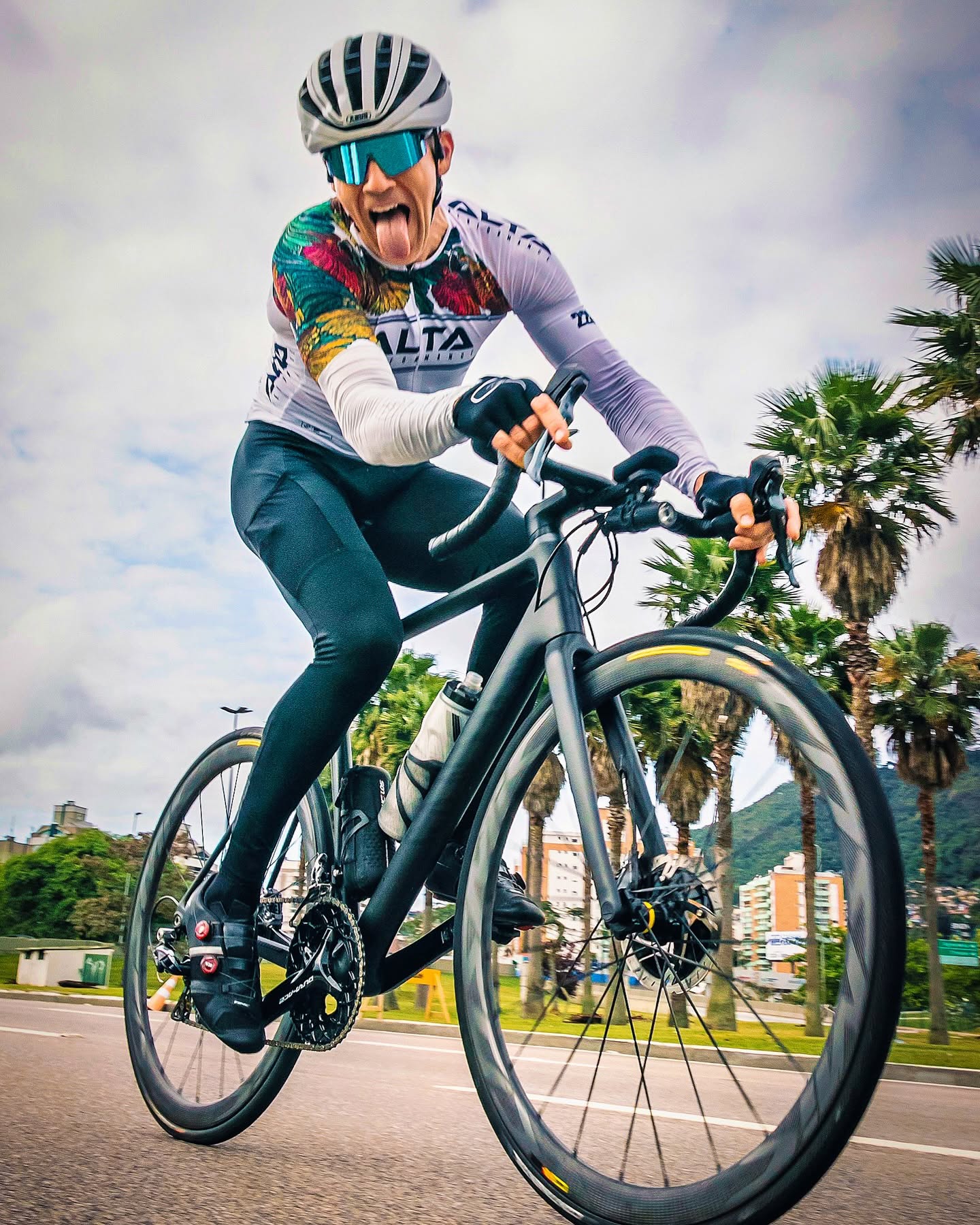 Momento descontraído durante a pedalada na orla
